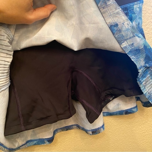 LULULEMON Play Off The Pleats Sun Dazed Multi Blue Athletic Skirt Skort Size 4 - Picture 4 of 6